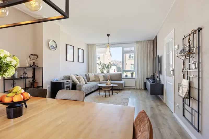 Ruime Hoekwoning te Marum met Garage en 4 Slaapkamers