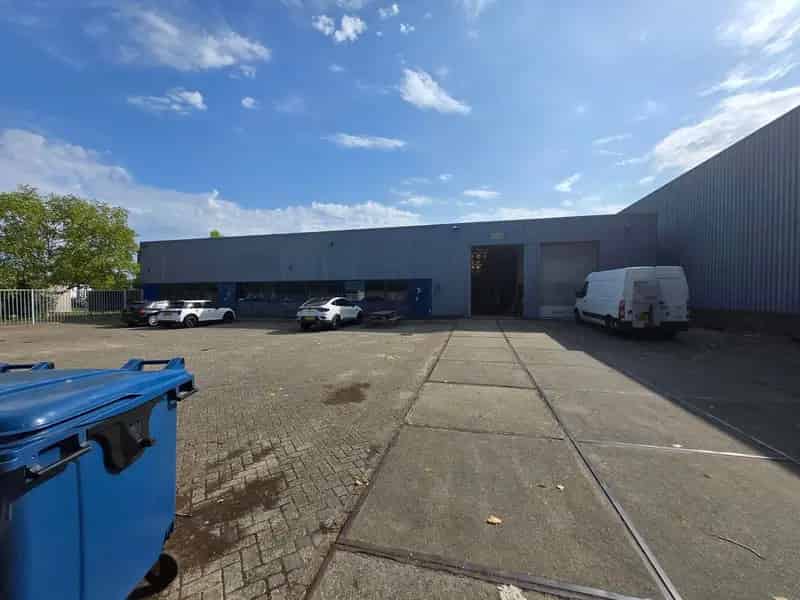 Bedrijfshal Schiedam te Huur 1050m² Kantoor 778m² Buitenterrein