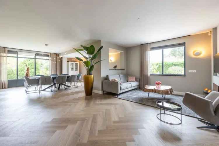 Gezinsvilla 4 slaapkamers  Moderne badkamer Dubbele garage  24 zonnepanelen