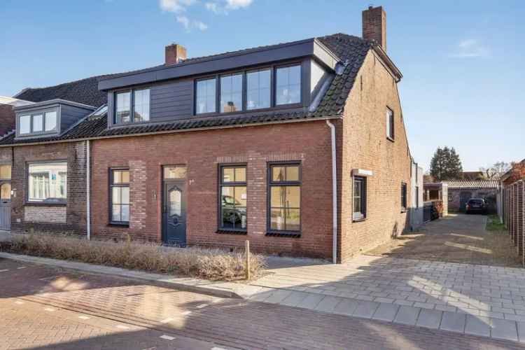 Huis te Koop Oosterhout: Gerenoveerde woning met grote garage en tuin