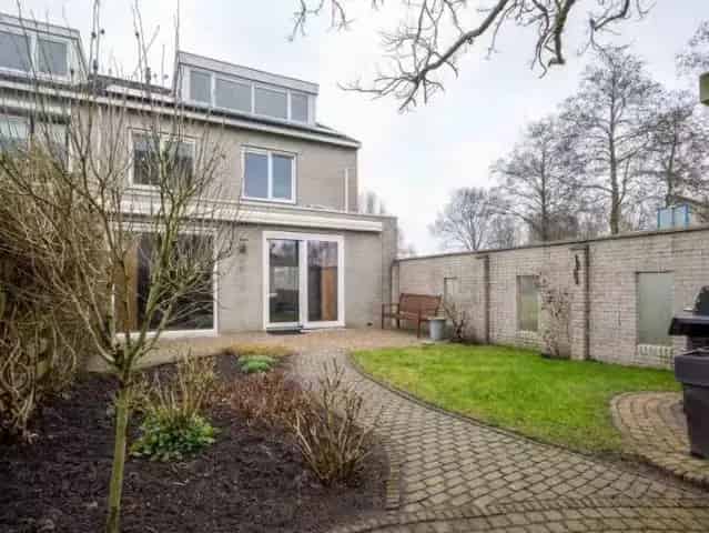 Hoekwoning Westwijk 4 slaapkamers Tuin Dakterras 155m2