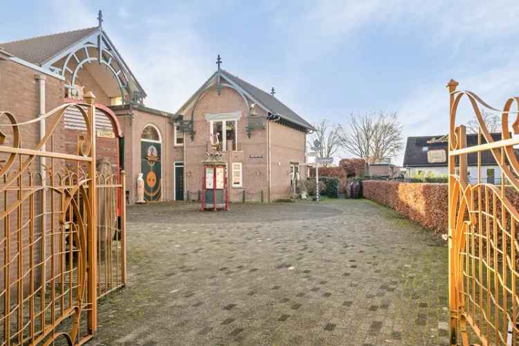 Bedrijfshal met Bedrijfswoning te Hilvarenbeek