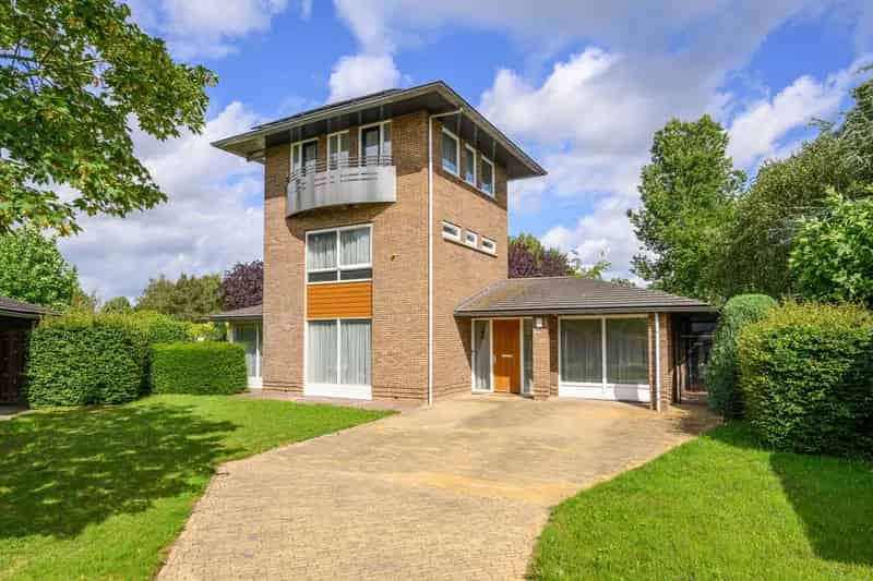 Huis te koop Almere: Ruime villa met wellness en grote tuin