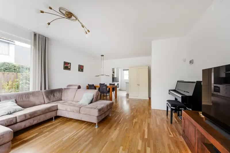 Hoekwoning Leiden Merenwijk 4 slaapkamers grote tuin