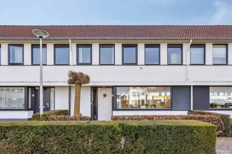 Huis te koop Waalwijk: Ruime woning nabij centrum