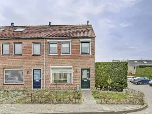 Hoekwoning te koop in 's-Gravenpolder 4 slaapkamers garage
