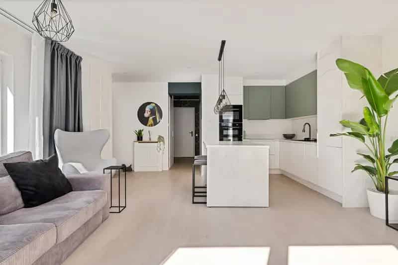 Gelijkvloers wonen in gerenoveerde woning met veel opbergruimte