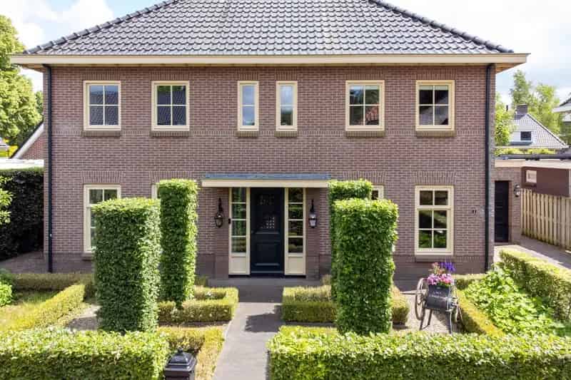 Vrijstaande woning Uddel 5 slaapkamers grote tuin