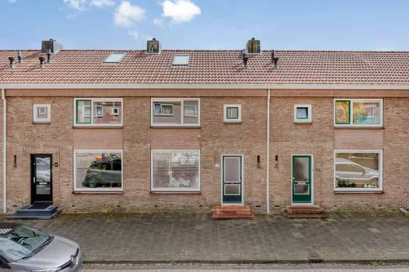 Huis te koop Apeldoorn: Instapklare 3 Slaapkamers, Moderne Keuken, Grote Tuin