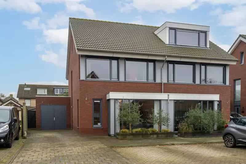 Tweekapper Waspik: Ruime woning met garage en luxe afwerking