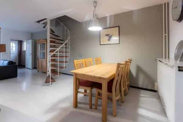 Ruime gestoffeerde woning Bergen op Zoom met oprit en tuin