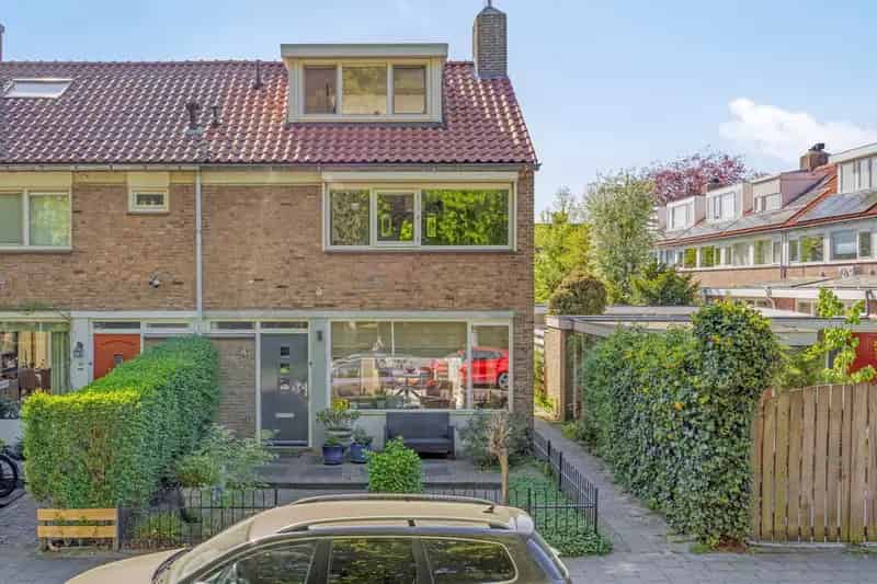 Ruime Eindwoning 4 Slaapkamers Oegstgeest Moderne Keuken Zonnige Tuin