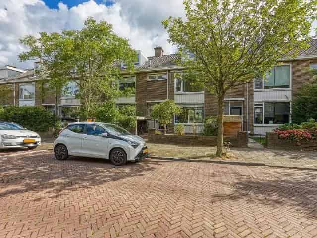 Gezinswoning te huur Bezuidenhout 5 slaapkamers 2 badkamers