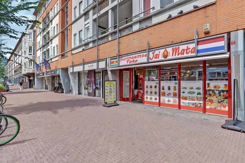 Belegging Amsterdam Dappermarkt: Winkelruimte 129m² te Huur