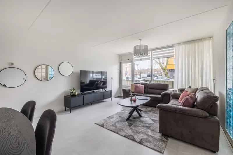 Amsterdam West: Instapklare Benedenwoning met Tuin
