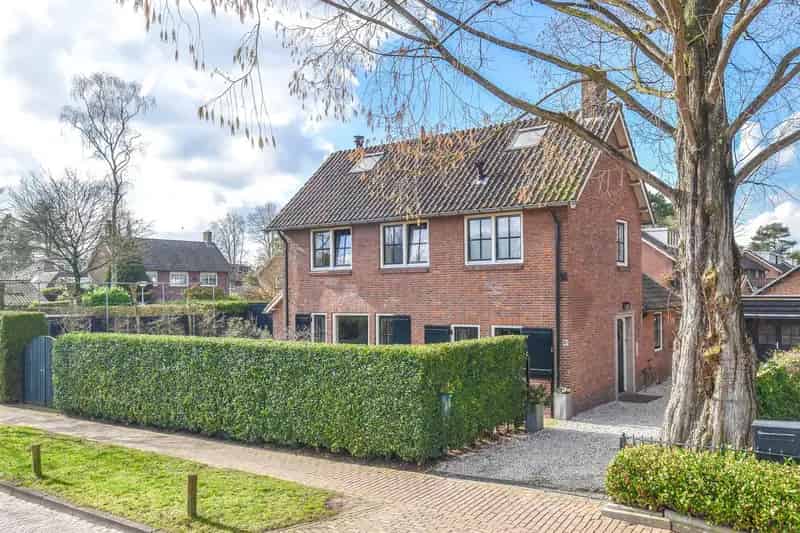 Huis te koop Laren NH 5 slaapkamers grote tuin