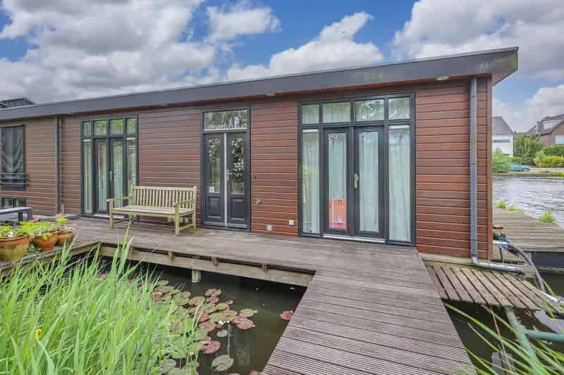 Watervilla Amsterdam - Ruime 4 slaapkamer woning nabij Amsterdamse Bos