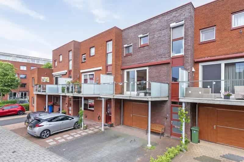 Royale woning Cassiopeiadreef: Praktijk aan huis mogelijk