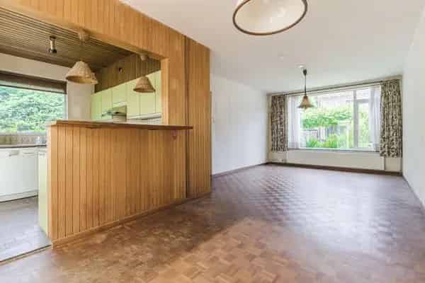 Hoekwoning Genderdal 5 slaapkamers Ruime tuin Eindhoven