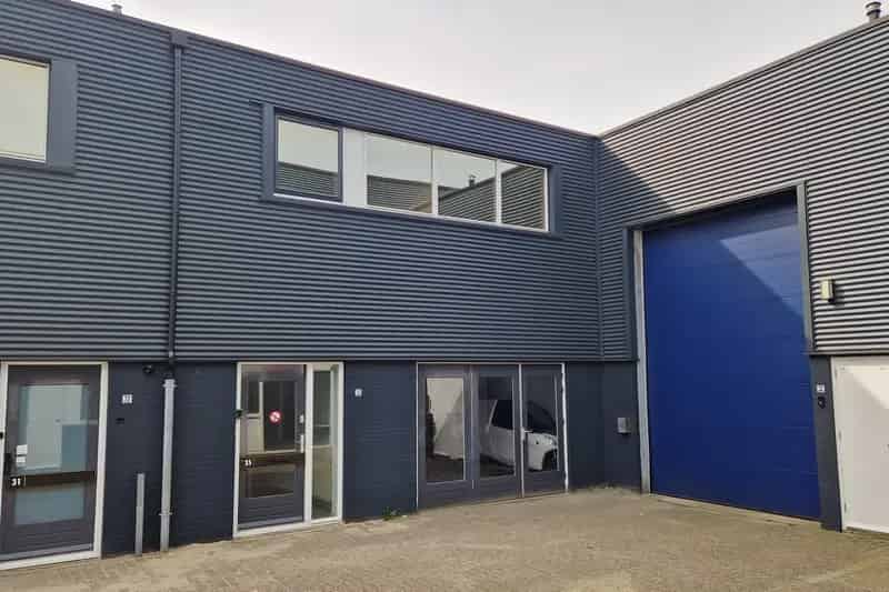 Bedrijfshal Alkmaar te Huur: 228m2 Kantoor & Bedrijfsruimte