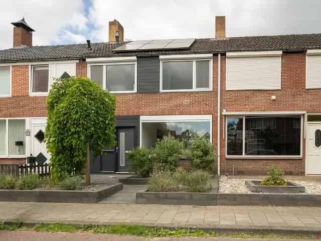 Tussenwoning Lonnekerweg met Garage 40m2 Energielabel A 13 Zonnepanelen