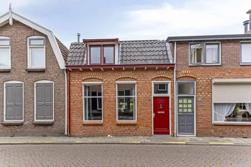 Instapklare woning in centrum Tholen met tuin en dakterras