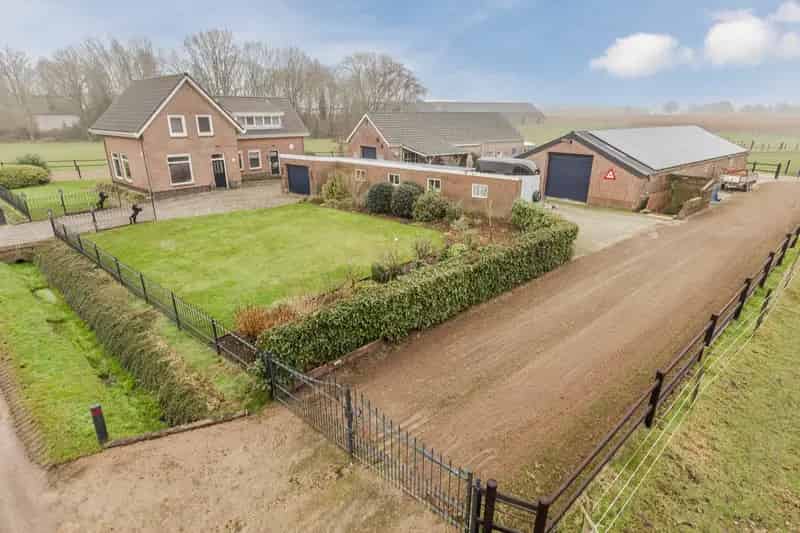 Huis te koop Gilze: Energiezuinige woning met paardenfaciliteiten