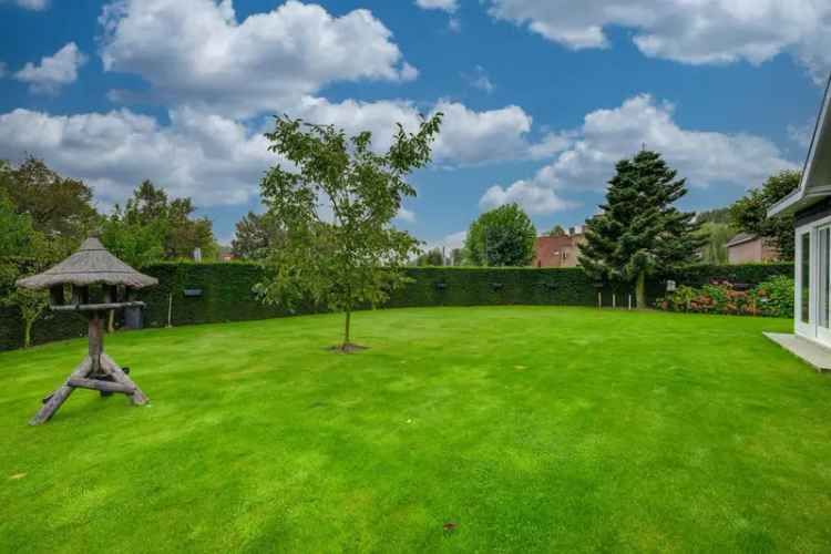 Bungalow Te Koop in Hoeven, Noord-Brabant