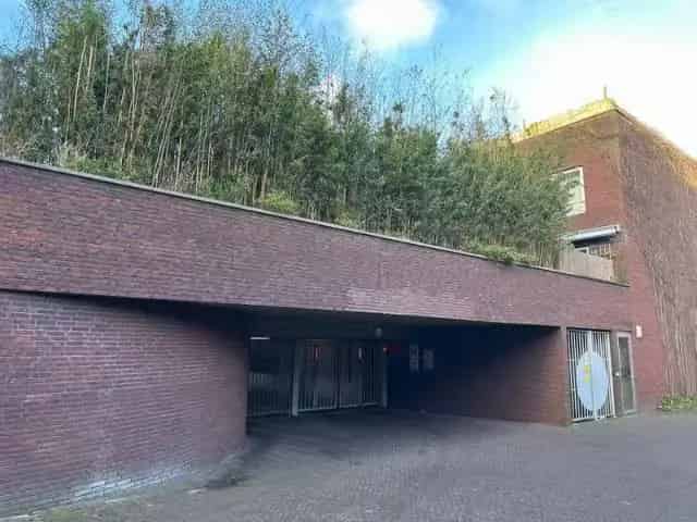 Parkeerplaats Amsterdam - Beveiligd - Nabij Openbaar Vervoer