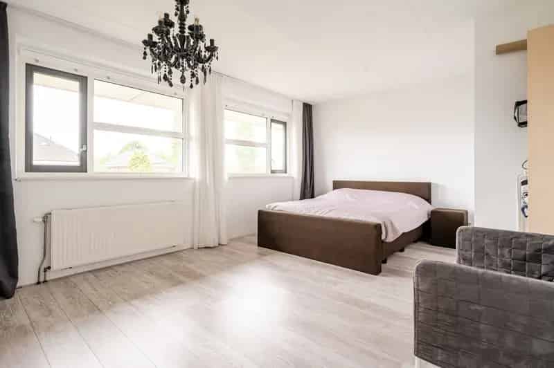 2-onder-1-kapwoning te Lelystad 4 slaapkamers tuin aan het water