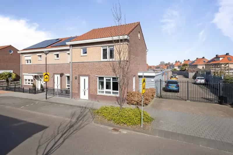 Huis te koop Oudenbosch: Ruime hoekwoning 3 slaapkamers