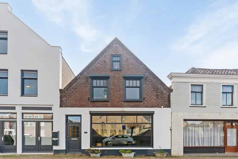 Luxe woning te Oude Tonge met 3 slaapkamers en souterrain