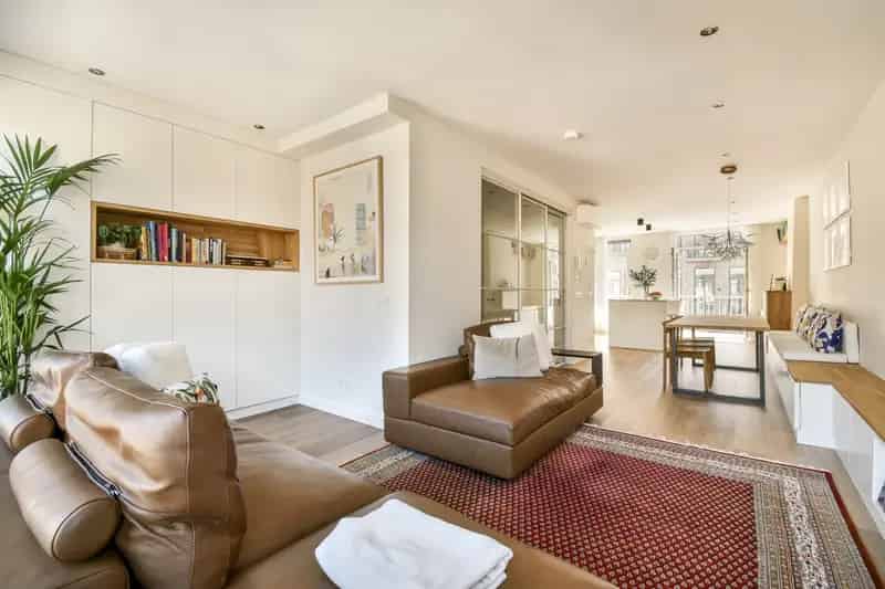 Amsterdam De Pijp: Gerenoveerd Dubbel Bovenhuis 107m² met Dakterras
