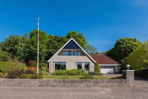 Ruime Vrijstaande Woning Peize Nabij Voorzieningen