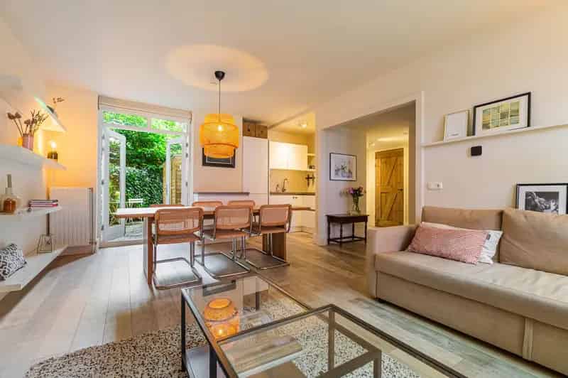 Amsterdamse benedenwoning te koop: 68m2, tuin, 2 slaapkamers, Energielabel A