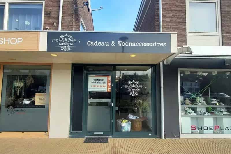 Winkel te huur Wieringerwerf 30m2 Centrum A1 locatie