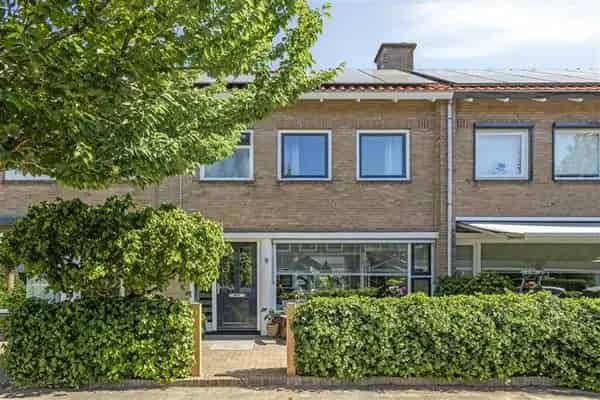Gerenoveerd gezinshuis Bloemhof 3 slaapkamers tuin balkon zonnepanelen