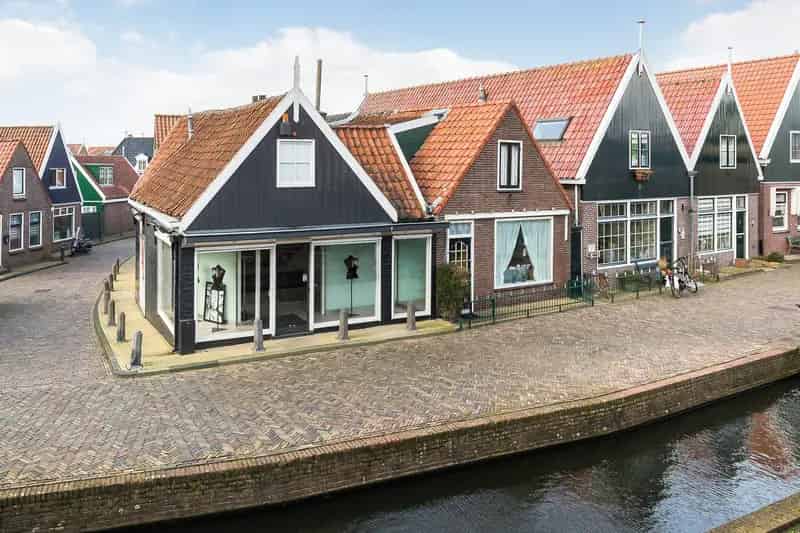 Winkel te Koop Volendam 78m2 plus 57m2 bovenverdieping en 50m2 kelder