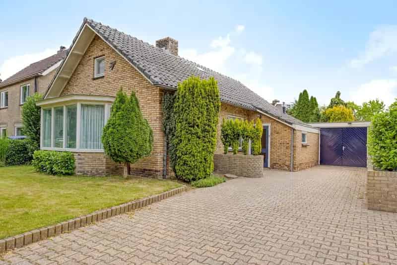 Semi Bungalow Valburg Grote Garage Diepe Tuin