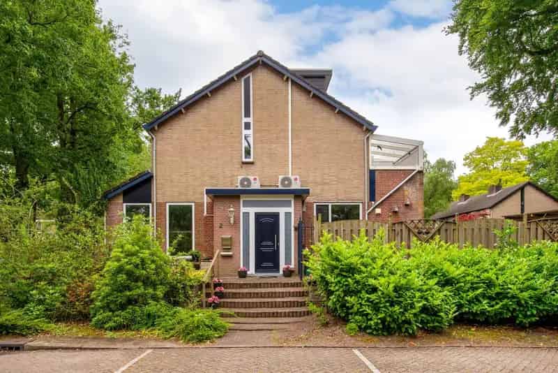 Royale 4 Slaapkamers 2-onder-1-kapwoning Bergen op Zoom