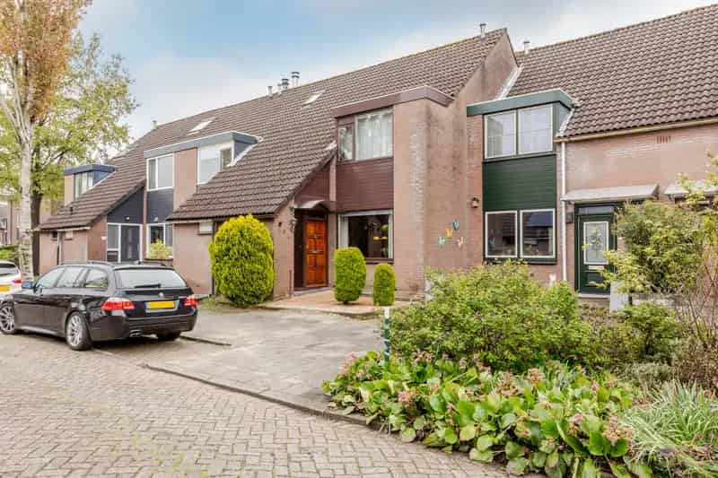 Riante gezinswoning Ommoord diepe tuin 3 slaapkamers