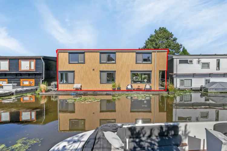 Watervilla te Koop: Luxe, Gerenoveerd, Eigen Ligplaats