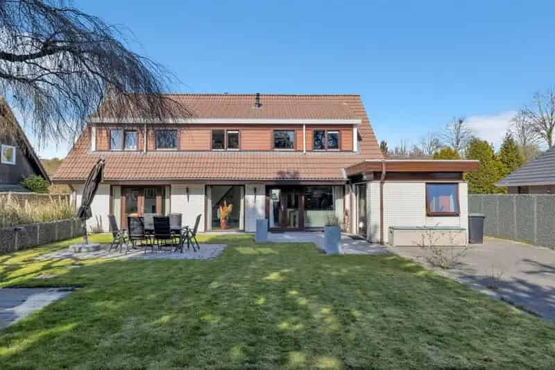 Vrijstaande Villa te Lelystad Zoom 3 slaapkamers 2 badkamers
