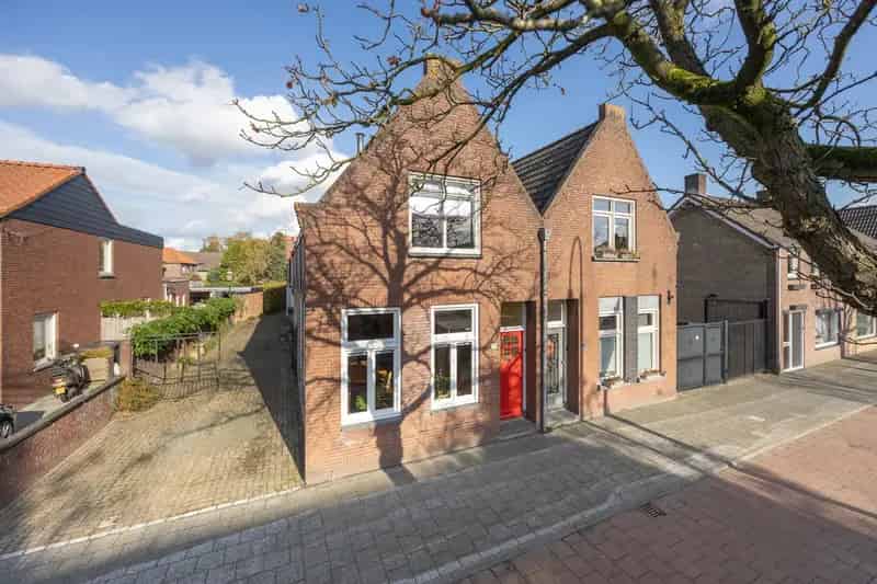 Halfvrijstaande woning Etten Leur 4 slaapkamers grote tuin