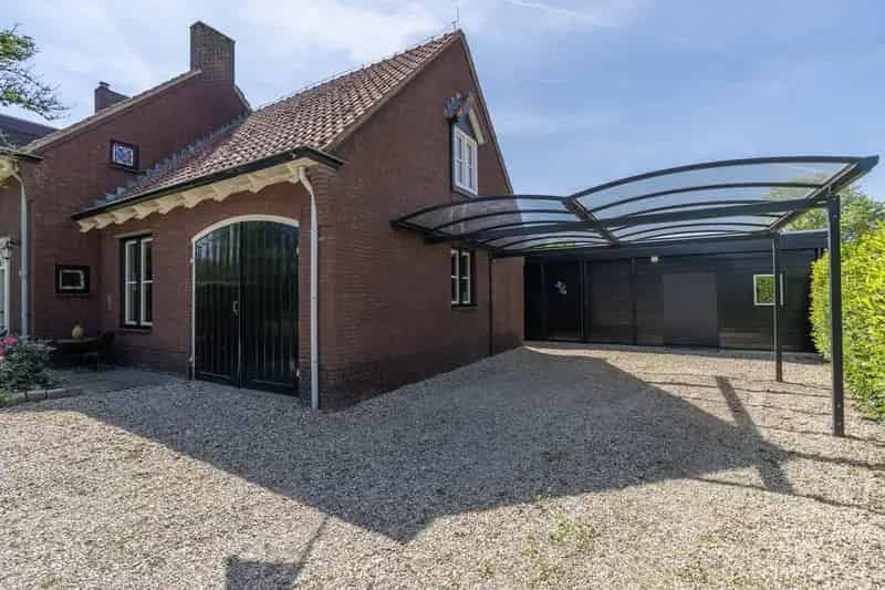 Vrijstaande woning Vierlingsbeek met zwemvijver en multifunctionele ruimte