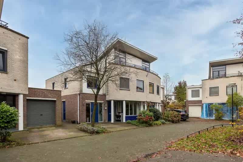 Ruime 5 Slaapkamer Tweekapper te Koop in Leusden t Vliet
