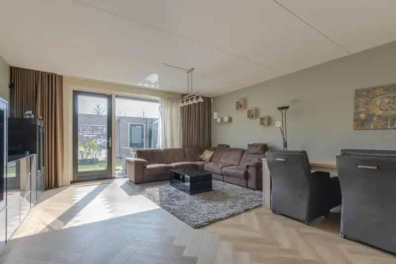 Moderne Eindwoning in Sprankelveld met 4 slaapkamers en zonnige tuin