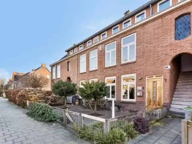 Sfeervolle Benedenwoning met Praktijkruimte nabij Amsterdam