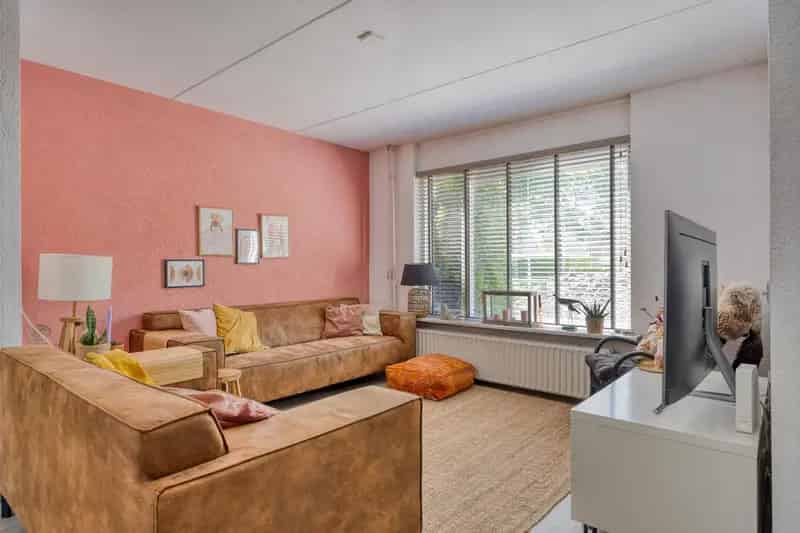 Middenwoning in kindvriendelijke buurt Nabij scholen en station