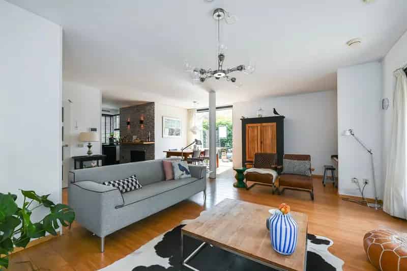 5 Kamer Hoekwoning Leidschenveen 144m²  Oprit Tuin